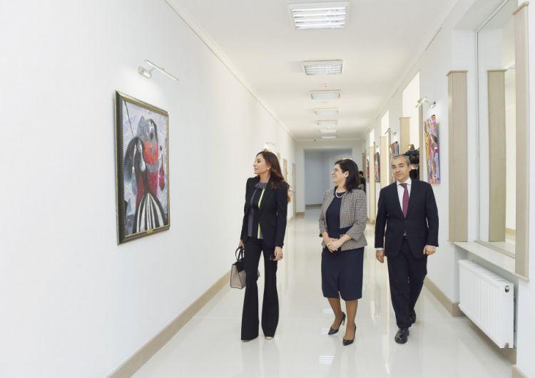 Mehriban Əliyeva ADMİU-nun əsas korpusunun təmirdən sonra açılışında <b style="color:red"></b>