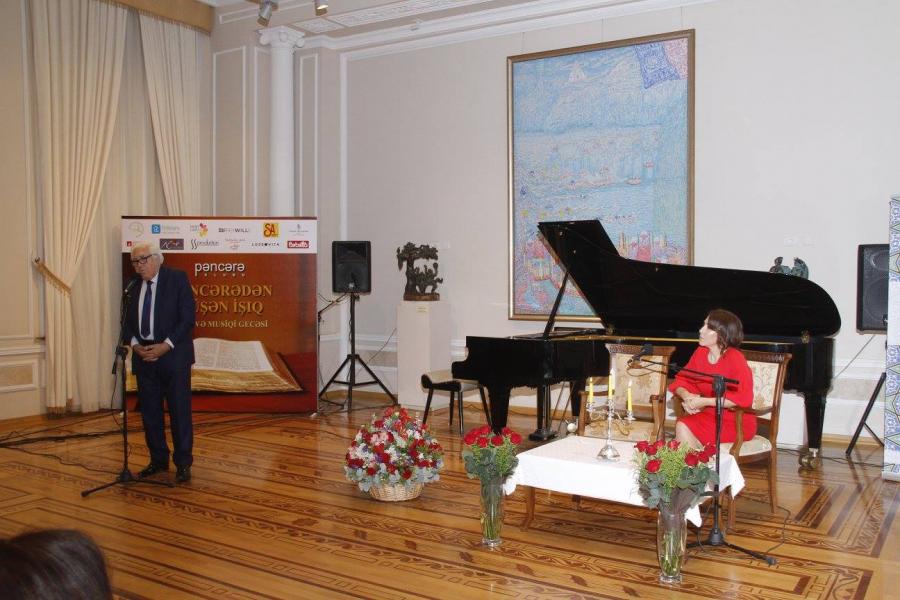 "Pəncərədən düşən işıq": <b style="color:red">şeirlə musiqinin uğurlu vəhdəti </b>