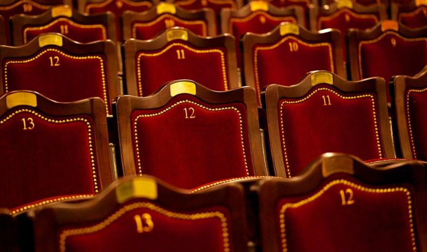 Tamaşaçılar ən çox hansı teatrlara üz tutur? <b style="color:red"></b>