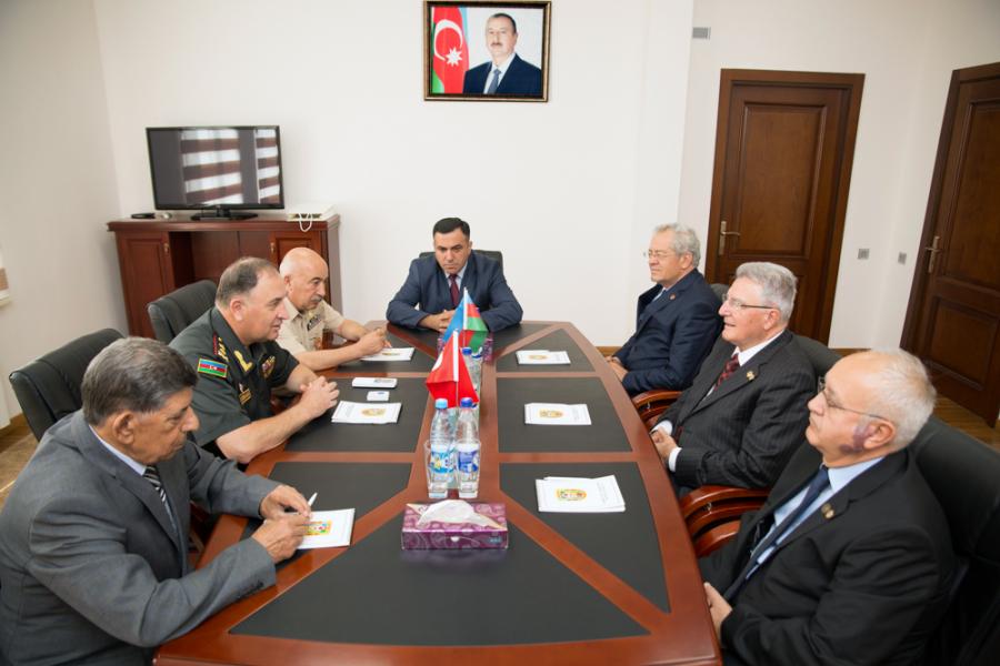 Müdafiə Nazirliyində Türkiyənin ehtiyatda olan yüksək rütbəli zabitlərilə görüş <b style="color:red"></b>
