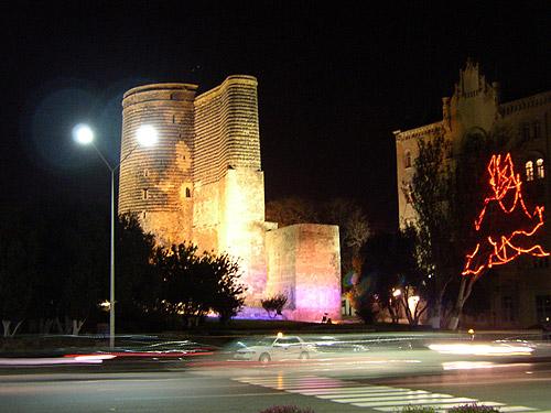 Qız Qalasının qarşısında dəhşətli qəza: ölənlər var<b style="color:red"></b>