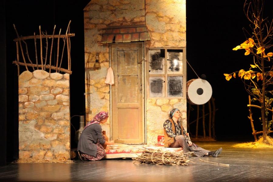 Şəki teatrında türkiyəli dramaturqun əsəri səhnələşdirildi<b style="color:red"></b>