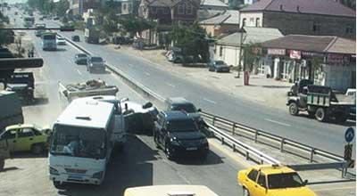 Bakıda "KamAZ"ın "yol terroru"<b style="color:red"> (Video)</b>