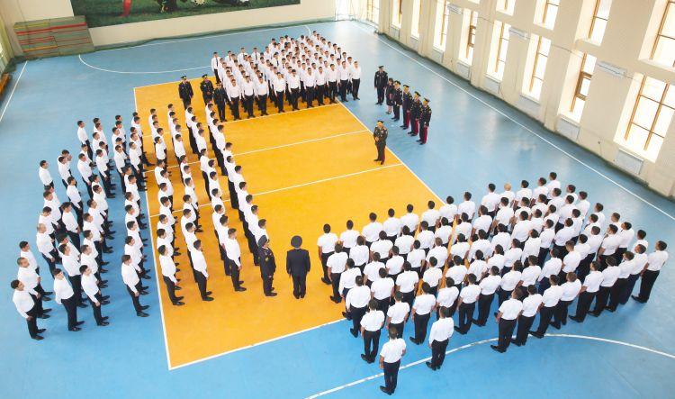 Usubov polis olmaq istəyən gənclərin sıra baxışını keçirdi<b style="color:red"></b>