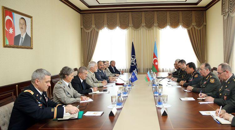 Nəcməddin Sadıkov NATO Hərbi Komitəsinin rəhbəri ilə görüşdü<b style="color:red"></b>