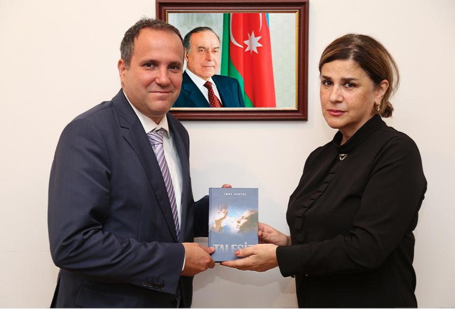 Macarıstan səfiri Tərcümə Mərkəzində<b style="color:red"></b>