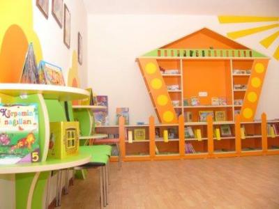 “Şeirimizin bayraqdarı” adlı vəsait təqdim edildi
