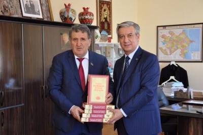 Özbəkistan səfiri Ədəbiyyat İnstitutunda - Foto
