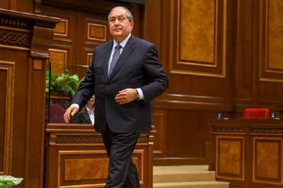 Ermənistan prezidenti müxalifət liderləri ilə görüşmək istədiyini dedi