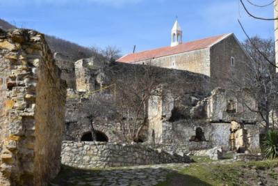 Jurnalistlər Xocavənddəki Müqəddəs İohann kilsəsində