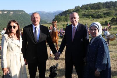 Cıdır düzündə Ərdoğana “Zəfər” adlı Qarabağ atı hədiyyə edilib