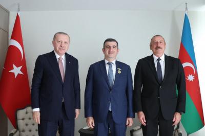 İlham Əliyev Haluk Bayraktarı “Qarabağ” ordeni ilə təltif edib