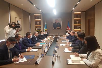 Ceyhun Bayramov Qazaxıstan Baş nazirinin müavini ilə görüşüb