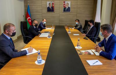 Energetika naziri “Neqsol Holding” və “Nobel Oil” şirkətlərinin nümayəndələrini qəbul edib