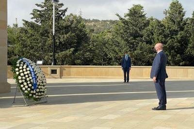 Şarl Mişel Şəhidlər Xiyabanını ziyarət edib