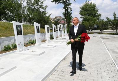Dövlət başçısı Daşkəsəndə Şəhidlər xiyabanını ziyarət edib