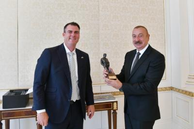 Dövlət başçısı Oklahoma ştatının qubernatorunu qəbul edib - Foto