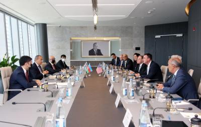 Mikayıl Cabbarov ABŞ qubernatoru ilə görüşüb