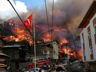Azərbaycan Türkiyəyə 500 nəfərlik canlı qüvvə və helikopterlər göndərəcək