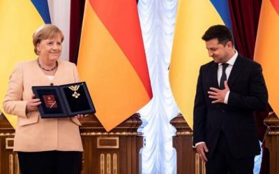 Vladimir Zelenski Angela Merkeli “Azadlıq” ordeni ilə təltif edib