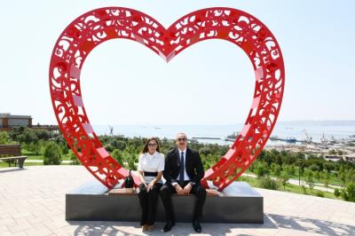Dövlət başçısı və birinci xanım “Gənclik” parkının açılışında iştirak ediblər - Yenilənib/Foto