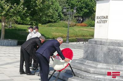 Baş prokuror və Ali Məhkəmənin sədri Ankarada Heydər Əliyevin abidəsini ziyarət edib -  Foto