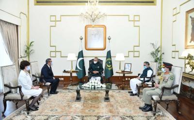 Azərbaycan səfiri etimadnaməsini Pakistan Prezidentinə təqdim edib