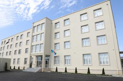 İlham Əliyev Sabunçu rayonu 71 saylı orta məktəbdə yaradılan şəraitlə tanış olub