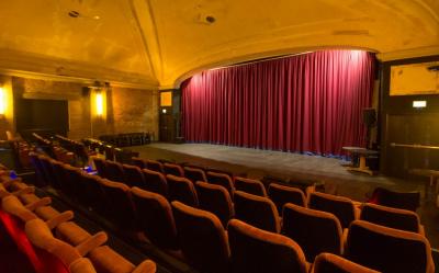 Ötən il ölkə teatrlarında dövlət sifarişi ilə 9 tamaşa hazırlanıb