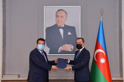 Ceyhun Bayramov Rumınyanın səfirini qəbul edib