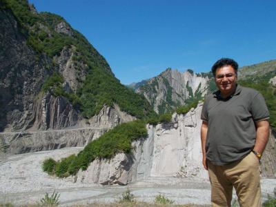Yolunu itirən adam - Orxan Aras yazır