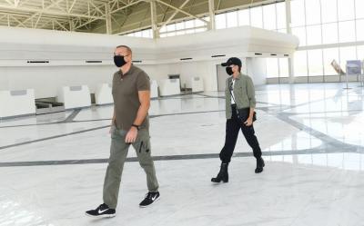 Prezident və xanımı Füzuli Beynəlxalq Hava Limanında yaradılan şəraitlə tanış olublar