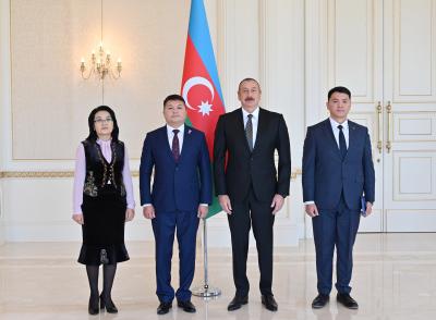 İlham Əliyev Qırğız Respublikasının yeni səfirinin etimadnaməsini qəbul edib