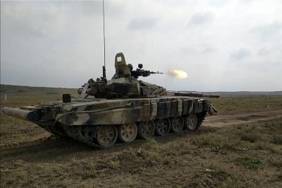 Tank bölmələrində döyüş atışları icra olunub - Video