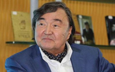 Oljas Süleymenov Azərbaycan liderini təbrik edib