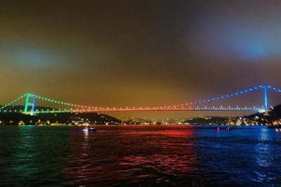 İstanbulun bəzi əraziləri Azərbaycan bayrağının rəngləri ilə işıqlandırılıb