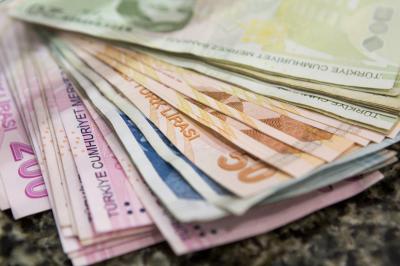 Lirə manata qarşı son bir ayda 11% ucuzlaşıb