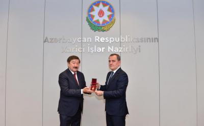 Ceyhun Bayramova TÜRKSOY-un "Nizami xatirə nişanı” təqdim olunub