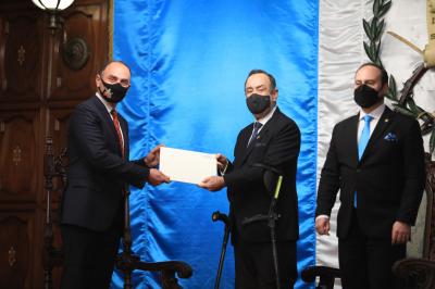 Azərbaycan səfiri etimadnaməsini Qvatemala Prezidentinə təqdim edib - Foto