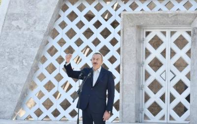 Nida işarəsindən dəmir yumruğa - Xalq yazıçısı Anar yazır
