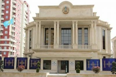 Qazaxıstanın Azərbaycandakı səfirliyində bayraq endirilib