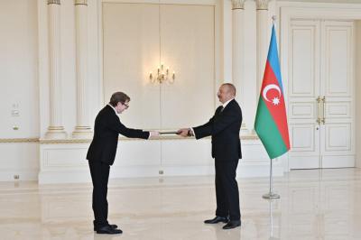 Prezident İlham Əliyev Əlcəzairin yeni səfirinin etimadnaməsini qəbul edib - Yenilənib