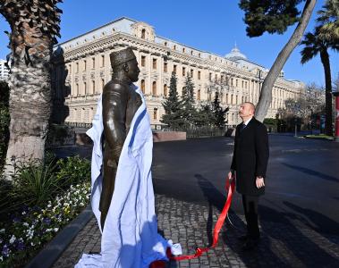 Prezident Hacı Zeynalabdin Tağıyevin abidəsinin açılışında iştirak edib - Yenilənib