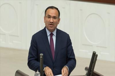 Türkiyənin ədliyyə naziri Bəkir Bozdağ parlamentdə and içib