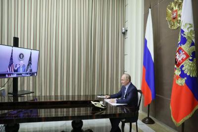 Putin və Bayden arasında telefon danışığı başlayıb