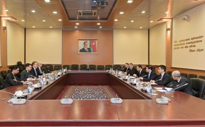 Rəşad Nəbiyev Dünya İqtisadi Forumunun prezidenti ilə görüşüb