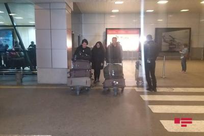 Ukraynada olan Azərbaycan vətəndaşlarının bir qismi Bakıya qayıdıb - Foto