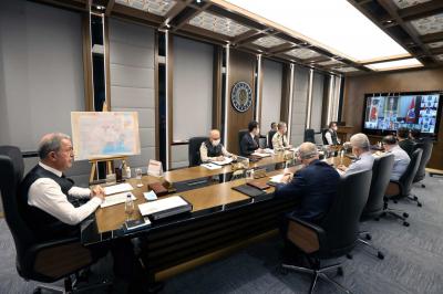 Hulusi Akar generallarla Ukraynadakı vəziyyəti müzakirə edib
