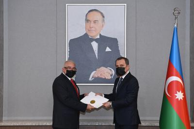 Ceyhun Bayramov Kuba səfiri ilə görüşüb