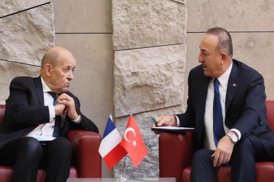 Çavuşoğlu fransalı həmkarı ilə Ukrayna məsələsini müzakirə edib